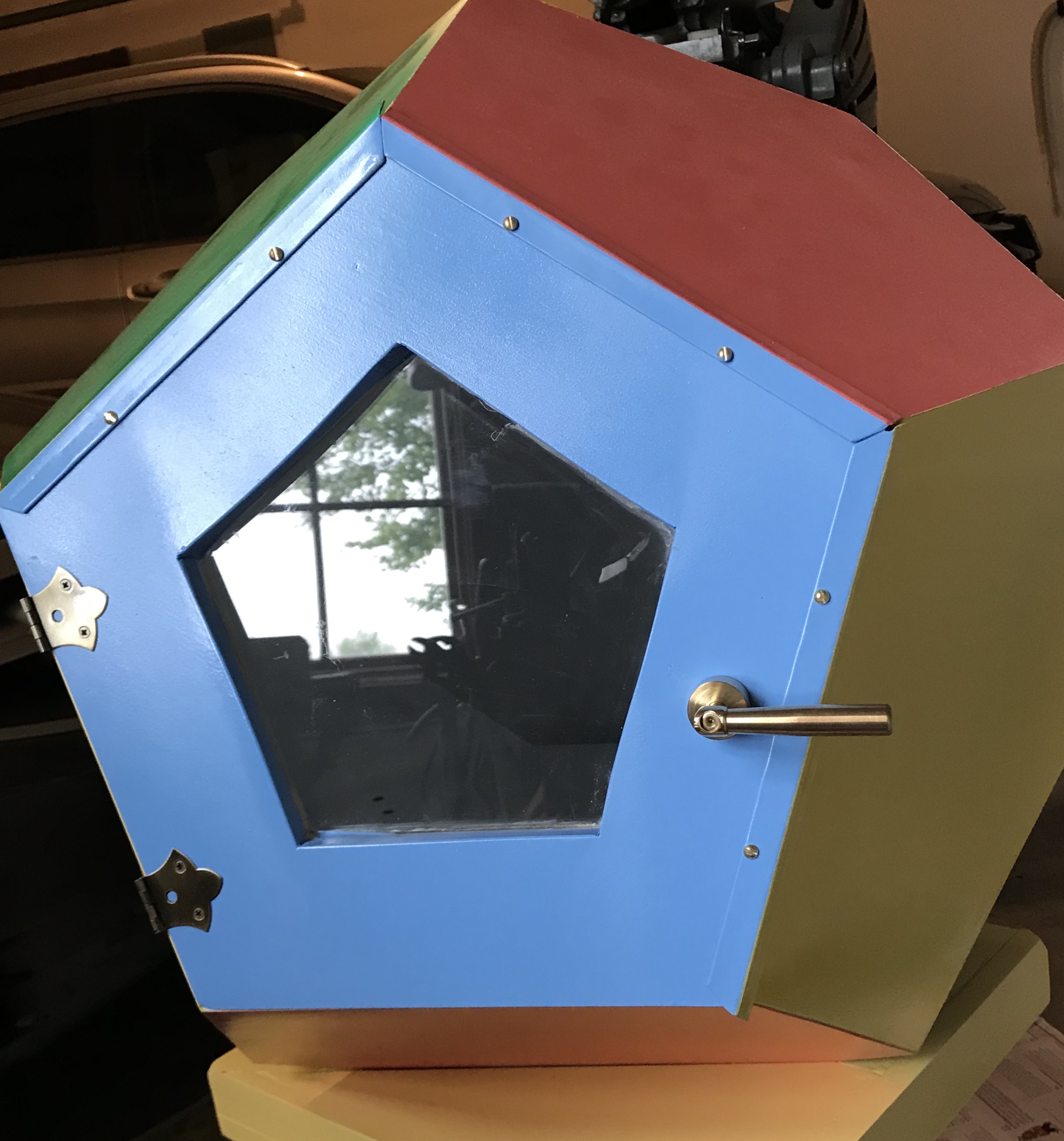 Dodecahedron door with handle